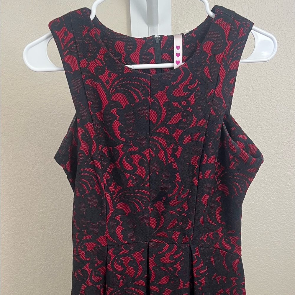 Elegant Red and Black Patterned Dress